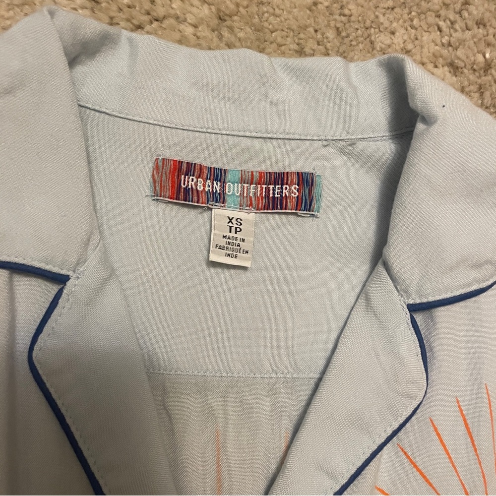 Urban Outfitters Uo Petrol
Souvenir Button-down Shirt size XS - Picture 5 of 7